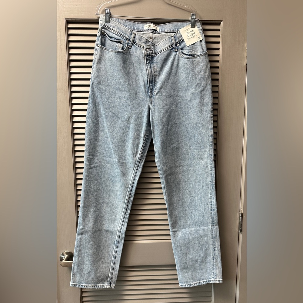 Abercrombie & Fitch Light Wash The ‘90s Straight Ultra High Rise Jeans #0022